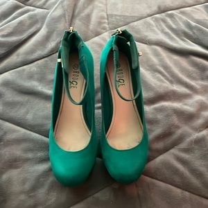 Emerald green size 10 heels
